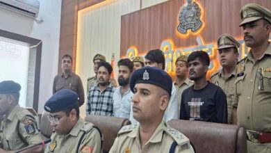 सपा नेता बना नकली नोटों का मास्टरमाइंड: देवरिया में फैक्ट्री का खुलासा, 4 गिरफ्तार सपा नेता बना नकली नोटों का मास्टरमाइंड: देवरिया में फैक्ट्री का खुलासा, 4 गिरफ्तार