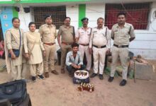 संयुक्त टीम ने 10 हजार रुपए से अधिक की देशी मदिरा किया जब्त