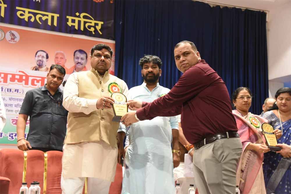 श्रमिक सम्मेलन का हुआ आयोजन, विभिन्न योजनाओं के माध्यम से श्रमिक परिवारों को मिल रही आर्थिक सहायता -स्कूल शिक्षा मंत्री  यादव