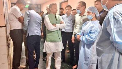 उप मुख्यमंत्री  शुक्ल ने एम्स भोपाल में उपचाररत मरीजों एवं उनके परिजनों से मिलकर कुशलक्षेम लिया