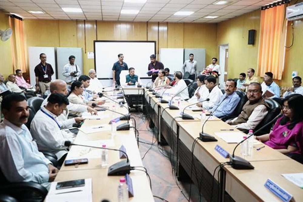 सुपर स्पेशलिटी अस्पताल रीवा में रिक्त पदों में भर्ती की कार्यवाही तेजी से करें : उप मुख्यमंत्री  शुक्ल