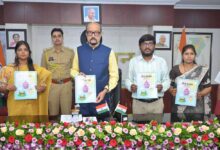 राज्यपाल  डेका से धमतरी के सुदूर वनांचल क्षेत्र के प्रतिभाशाली बच्चों ने की आत्मीय मुलाकात