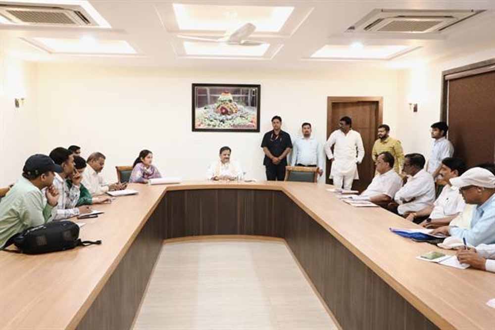 उप मुख्यमंत्री शुक्ल ने हिनौती गौधाम के निर्माण कार्यों की समीक्षा की उप मुख्यमंत्री शुक्ल ने हिनौती गौधाम के निर्माण कार्यों की समीक्षा की