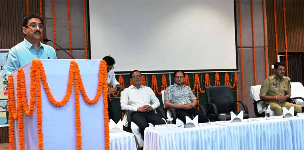 श्रमिकों की सुरक्षा सुनिश्चित करना उद्योगों की जिम्मेदारी: संभागायुक्त