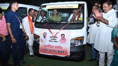 कबीरधाम में ‘दीदियों’ ने संभाली स्टीयरिंग, उपमुख्यमंत्री  शर्मा बने पैसेंजर