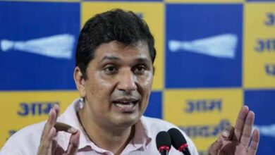 200 रुपये की पुड़िया से फैल रहा अपराध? AAP ने CM रेखा गुप्ता पर लगाए गंभीर आरोप