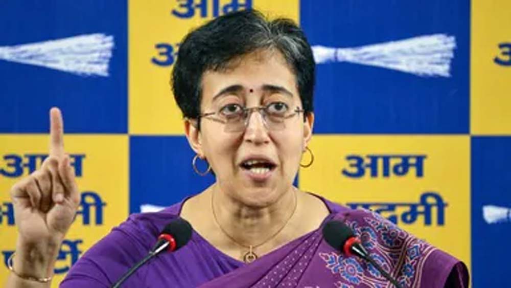 दिल्ली सरकार पर दबाव: आतिशी को चेतावनी, 4 विधायकों का निलंबन रद्द करो वरना…