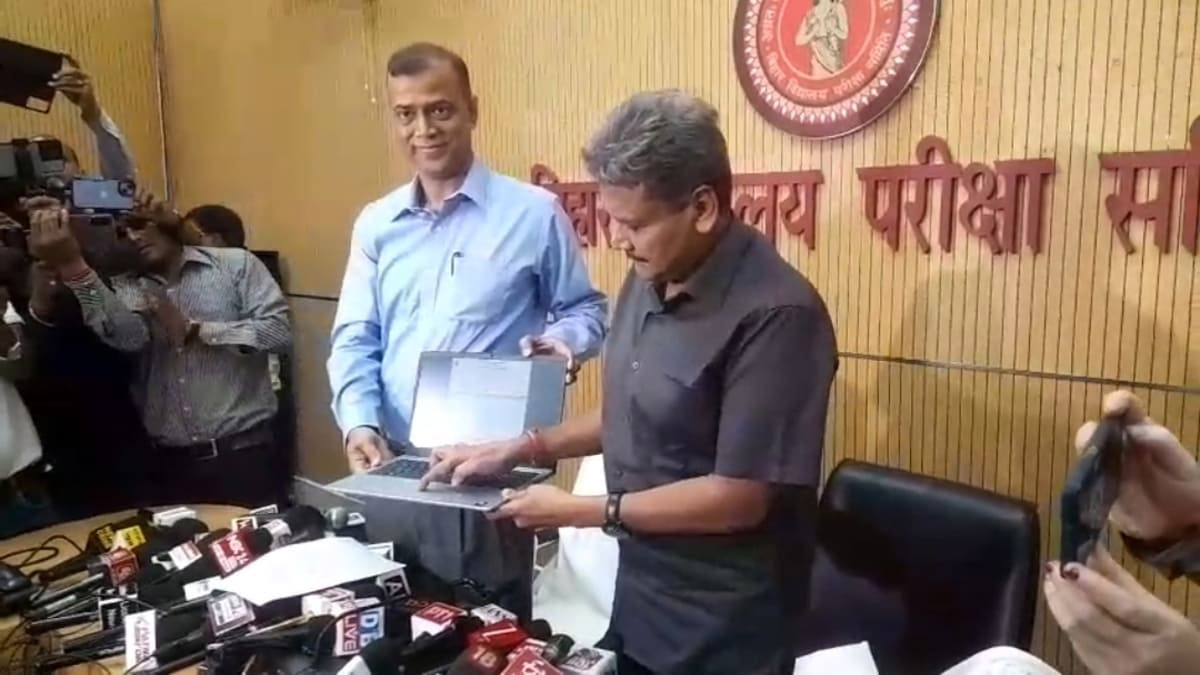 बिहार बोर्ड मैट्रिक का रिजल्ट घोषित दो बेटियों ने 492 अंक पाकर किया स्टेट टॉप
