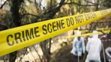 यूपी के गांव में दोहरी मौत से सनसनी: खेत में महिला, घर में पुरुष की लाश मिलने से फैली दहशत