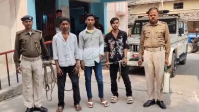 बेतिया में पाकिस्तानी कनेक्शन का खुलासा: 3 साइबर बदमाश गिरफ्तार, मोबाइल से मिले चौंकाने वाले सबूत