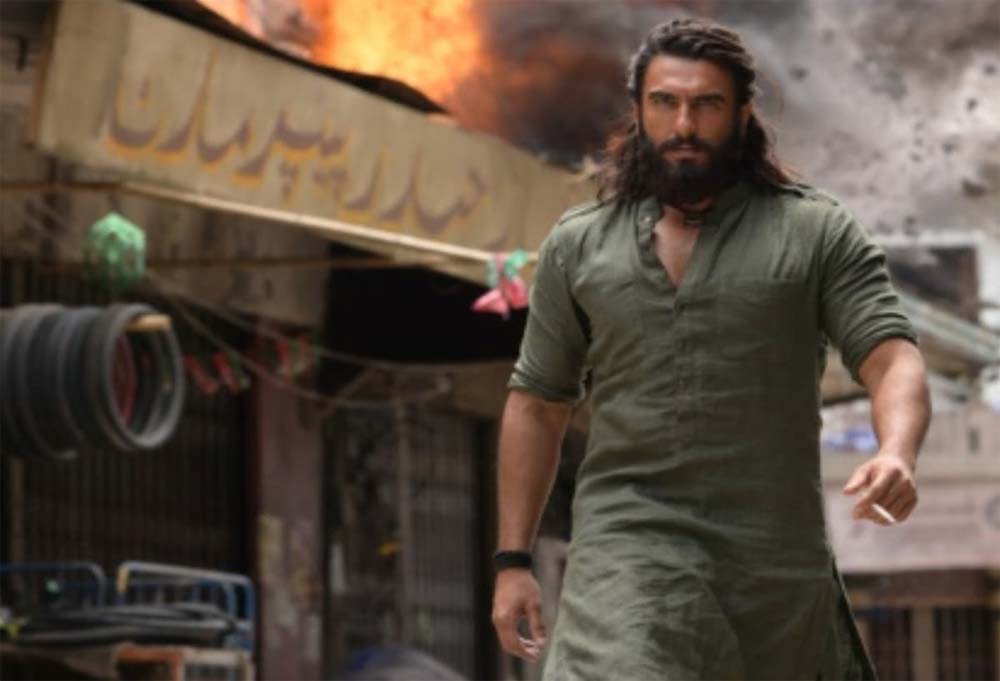 ‘धुरंधर 2’ का जलवा: पाकिस्तान में पाइरेटेड वर्जन देख मची हलचल, भारतीयों ने लिए मजे