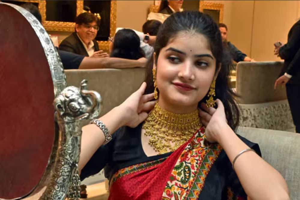 मिडिल ईस्ट तनाव से कीमती धातुओं में उछाल, सोना 1.70 लाख के पास, चांदी 3 लाख की ओर मिडिल ईस्ट तनाव से कीमती धातुओं में उछाल, सोना 1.70 लाख के पास, चांदी 3 लाख की ओर