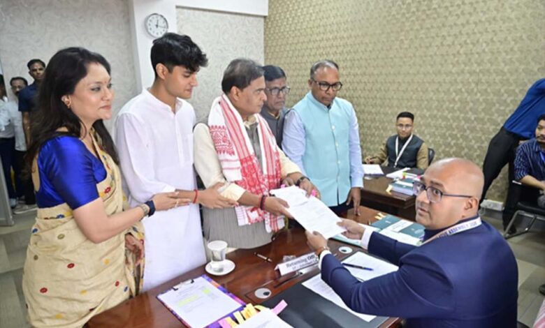 असम चुनाव: Himanta Biswa Sarma ने भरा नामांकन, 7वीं बार आजमा रहे किस्मत असम चुनाव: Himanta Biswa Sarma ने भरा नामांकन, 7वीं बार आजमा रहे किस्मत