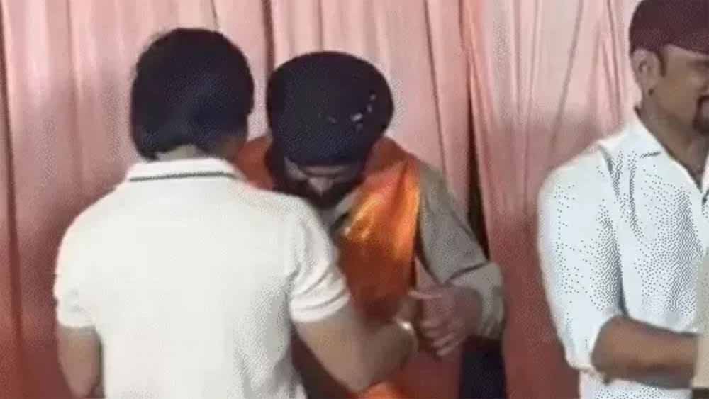 इंदौर: जन्मदिन पर अपराधियों से गुलदस्ता लेना पड़ा भारी, हेड कॉन्स्टेबल जीतू सरदार सस्पेंड