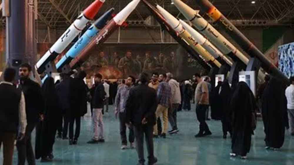 अमेरिका से छोटा देश, फिर भी क्यों नहीं झुकता ईरान? जानिए कितनी ताकतवर है उसकी मिलिट्री