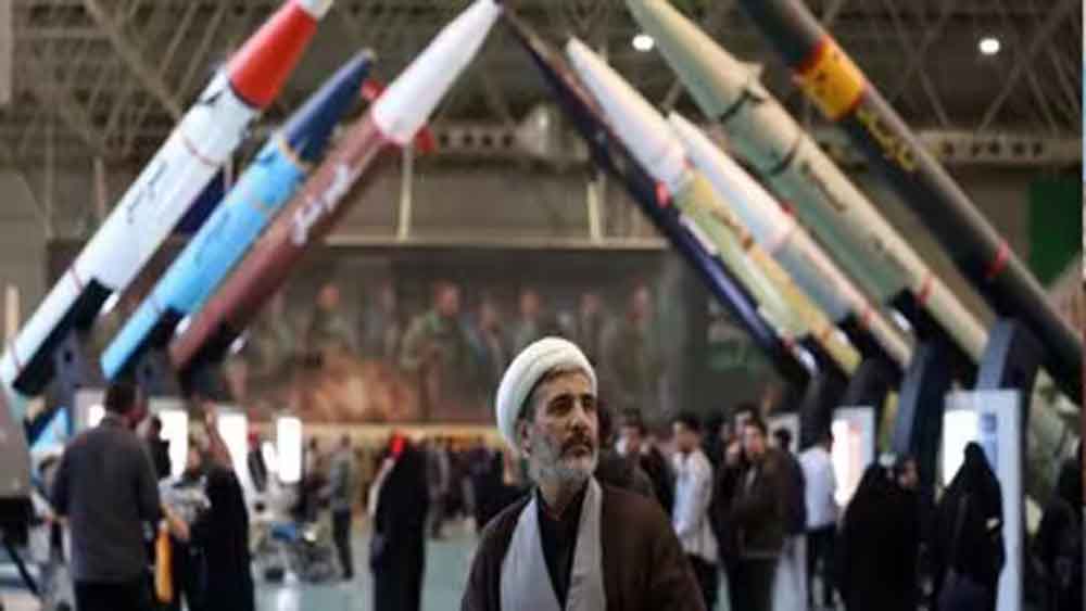 खामेनेई की हालत पर सस्पेंस के बीच IRGC पर उठे सवाल, ईरानी मंत्री बोले- हमलों पर सरकार का कंट्रोल नहीं