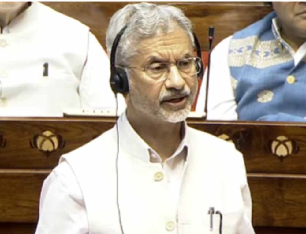 पश्चिम एशिया संकट पर संसद में जयशंकर का बयान: संवाद और कूटनीति पर जोर, भारतीयों की वापसी को लेकर भी दी जानकारी पश्चिम एशिया संकट पर संसद में जयशंकर का बयान: संवाद और कूटनीति पर जोर, भारतीयों की वापसी को लेकर भी दी जानकारी