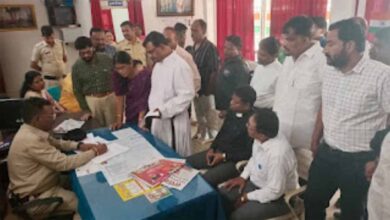 चर्च में रविवार की प्रार्थना के दौरान हंगामा, महिला दिवस कार्यक्रम में घुसा निलंबित प्राचार्य; ईसाई समुदाय ने FIR की मांग की