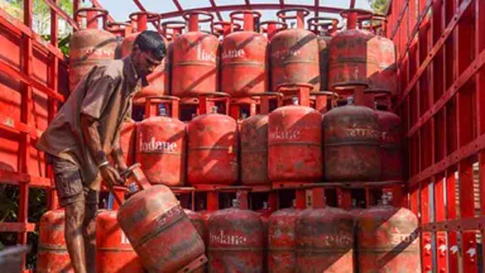 होली गिफ्ट: सरकार दे रही फ्री LPG सिलेंडर, करोड़ों परिवारों को बड़ी राहत