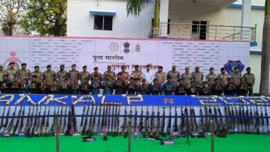 बस्तर में लाल आतंक पर बड़ा वार: 5 जिलों में 35 माओवादियों ने किया सरेंडर, करोड़ों के हथियार जब्त