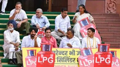 LPG संकट पर राहुल गांधी का तंज: ‘संसद से नरेंद्र गायब, देश से सिलेंडर गायब’