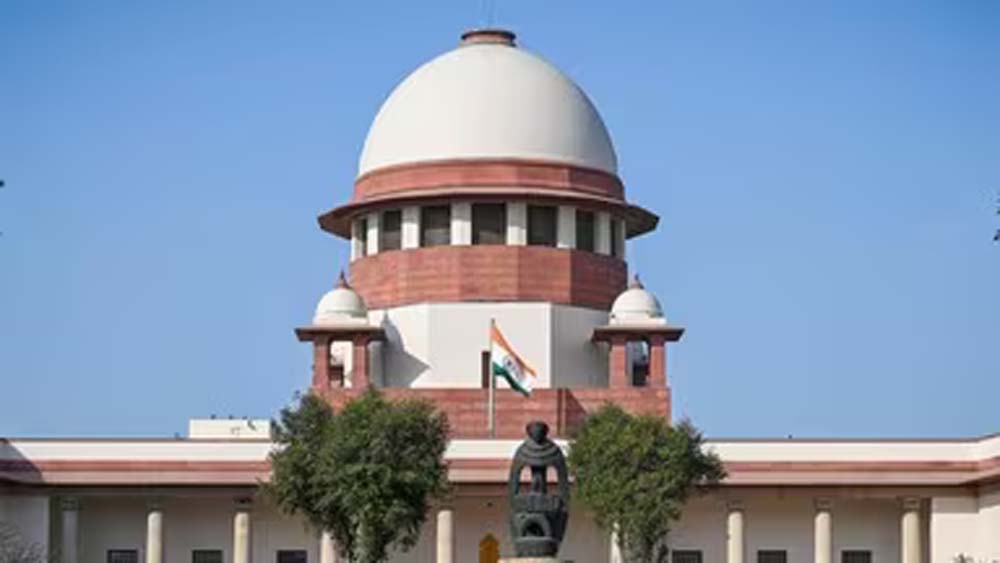 CM पर धमकाने का आरोप, महिला पहुंची सुप्रीम कोर्ट; जज की टिप्पणी से बढ़ी चर्चा