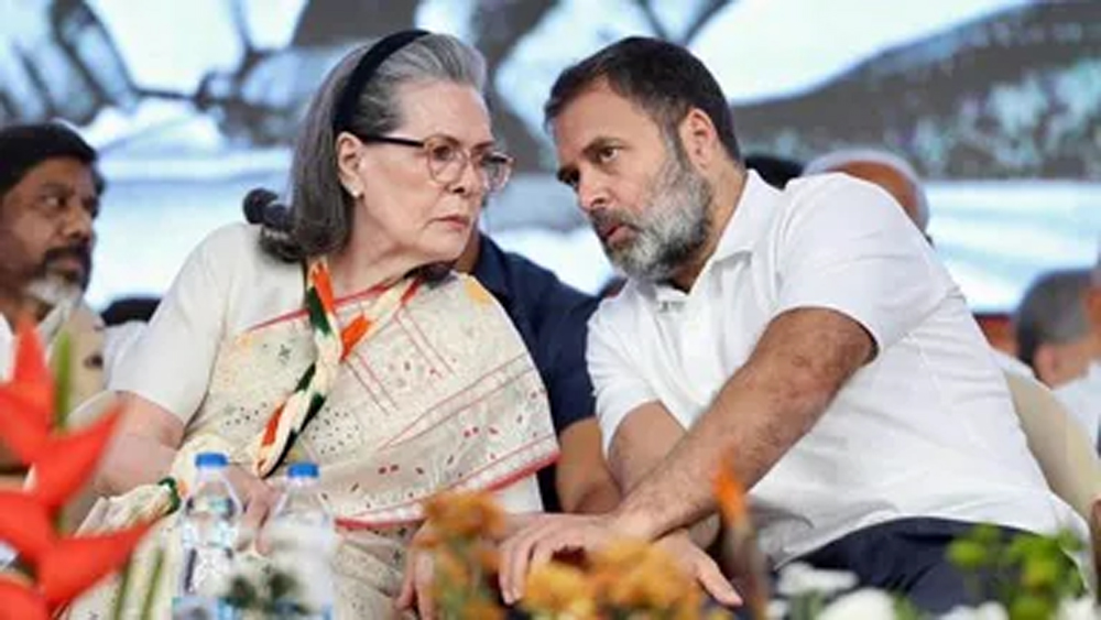 सोनिया गांधी की तबीयत पर अपडेट: राहुल गांधी ने केरल दौरा टाला, दिल्ली में ही रुके