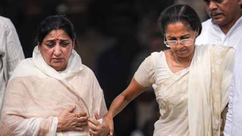 बारामती उपचुनाव में बड़ा फैसला: सुप्रिया सुले ने सुनेत्रा पवार के खिलाफ नहीं उतारा उम्मीदवार