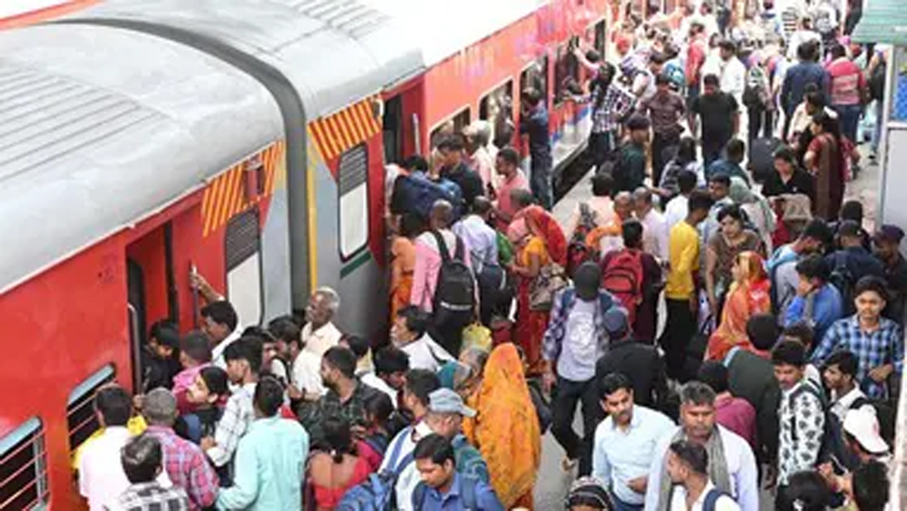 3 मिनट में 300 वेटिंग, 10 मिनट में फुल! इन ट्रेनों में टिकट के लिए मची जबरदस्त होड़ 3 मिनट में 300 वेटिंग, 10 मिनट में फुल! इन ट्रेनों में टिकट के लिए मची जबरदस्त होड़