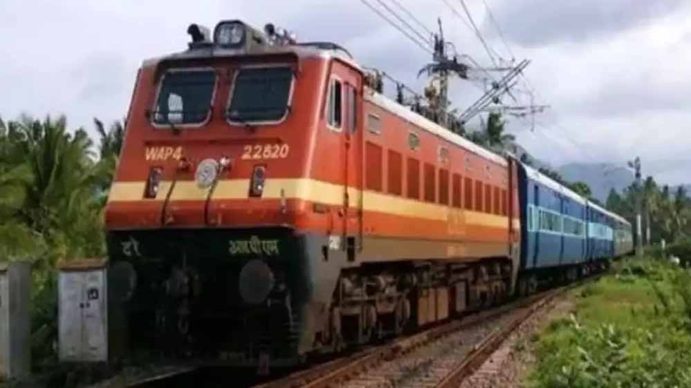 गर्मी की छुट्टियों में अब आसानी से मिलेंगी ट्रेन की सीटें, इन रूटों पर चलेगी स्पेशल ट्रेनें, बढ़ेंगे AC कोच गर्मी की छुट्टियों में अब आसानी से मिलेंगी ट्रेन की सीटें, इन रूटों पर चलेगी स्पेशल ट्रेनें, बढ़ेंगे AC कोच