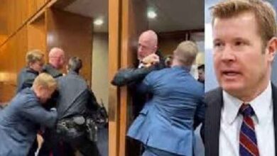 ईरान पर हमले का विरोध पड़ा भारी: इजरायल समर्थक US सांसद ने पूर्व सैनिक के हाथ तोड़े