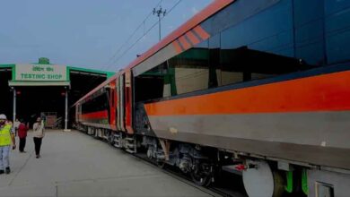 रायबरेली से दौड़ेगी 16 कोच की वंदे भारत, होली के बाद आरेडिका से शुरू होगा सफर रायबरेली से दौड़ेगी 16 कोच की वंदे भारत, होली के बाद आरेडिका से शुरू होगा सफर