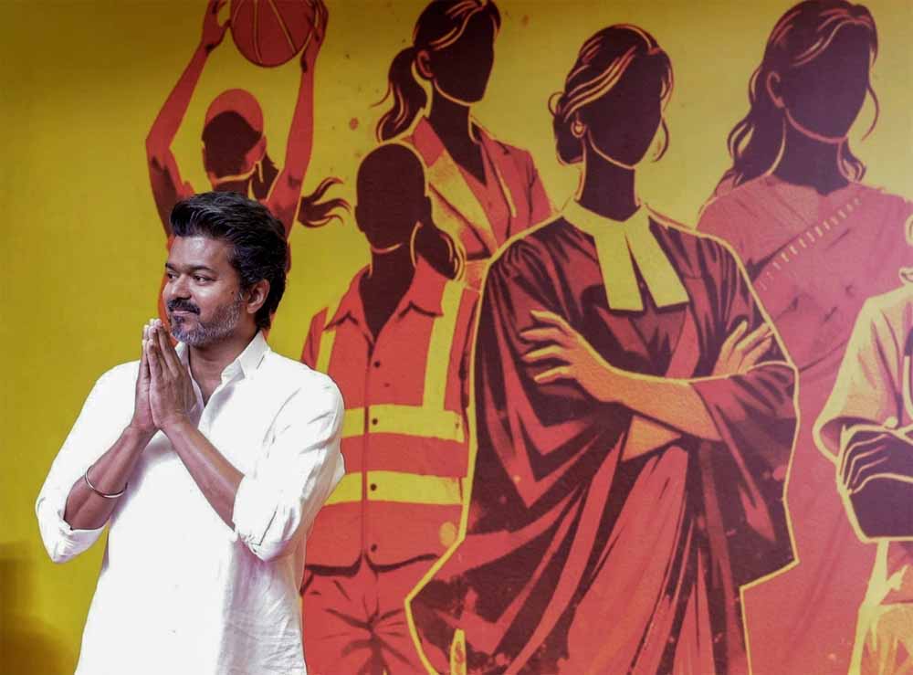 तमिलनाडु चुनाव: TVK चीफ विजय का बड़ा वादा – हर महीने 2500 रुपये और 8 ग्राम सोना