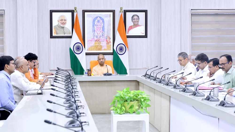 मुख्यमंत्री योगी ने की मेट्रो परियोजनाओं की समीक्षा , समयबद्ध और गुणवत्तापूर्ण कार्य के दिए निर्देश