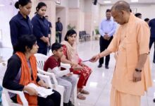 जनता दर्शन में सीएम की सीख: बच्चे से पूछा पढ़ाई का हाल, बोले- किताबों से दोस्ती करो, सोशल मीडिया कम चलाओ