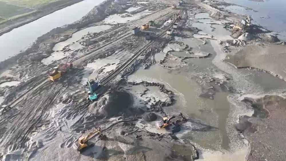 खारंग नदी क्षेत्र में हादसे पर प्रशासन सख्त, अवैध उत्खनन पर लगातार कार्रवाई खारंग नदी क्षेत्र में हादसे पर प्रशासन सख्त, अवैध उत्खनन पर लगातार कार्रवाई