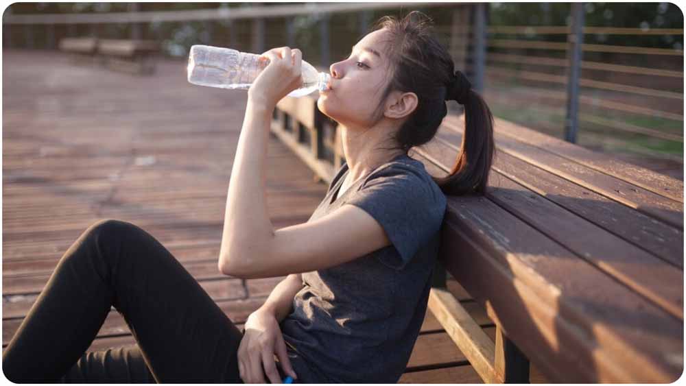 हीटवेव में सिर्फ पानी नहीं, ये 8 हाइड्रेशन गलतियां पड़ सकती हैं भारी