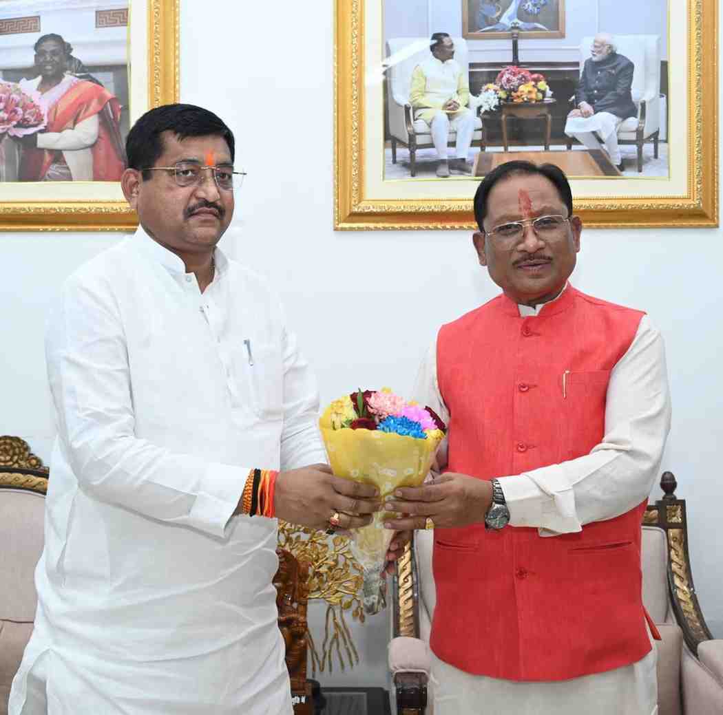 मुख्यमंत्री से उत्तरप्रदेश के राज्यमंत्री रामकेश निषाद ने की सौजन्य मुलाकात मुख्यमंत्री से उत्तरप्रदेश के राज्यमंत्री रामकेश निषाद ने की सौजन्य मुलाकात