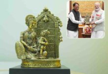 प्रभु श्रीराम के आदर्शों से प्रेरित छत्तीसगढ़ : मुख्यमंत्री  साय ने प्रधानमंत्री नरेंद्र मोदी को बेल मेटल निर्मित ‘माता कौशल्या के राम’ कलाकृति की भेंट