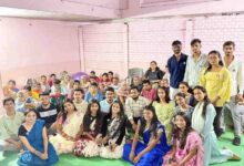 श्री शंकराचार्य प्रोफेशनल यूनिवर्सिटी के शिक्षक एवं विद्यार्थियों ने ‘फील परमार्थम’ में बांटी खुशियां