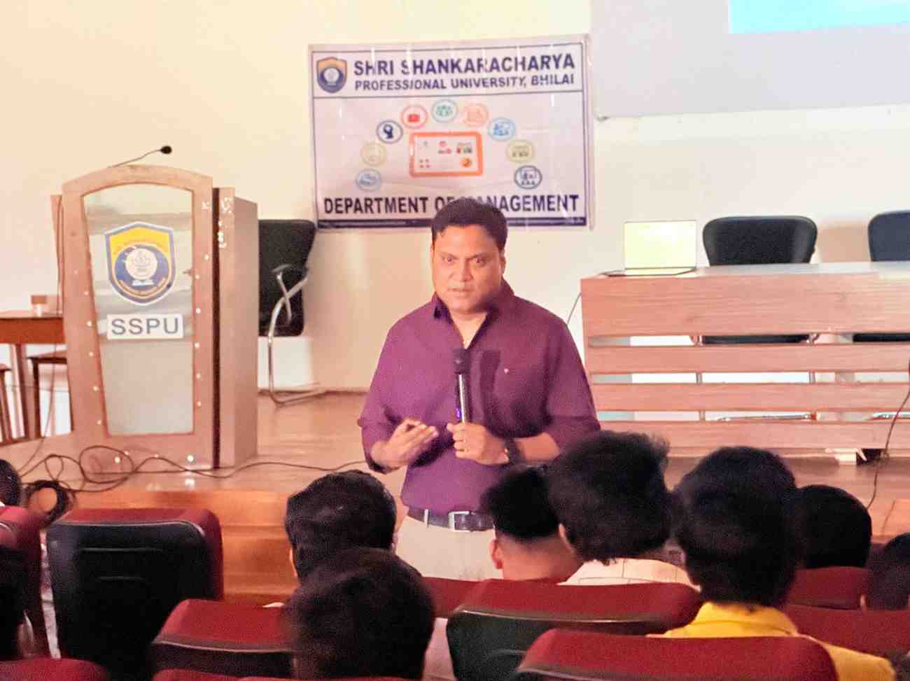 श्री शंकराचार्य प्रोफेशनल यूनिवर्सिटी में “रोजगार मार्गदर्शन एवं अवसर” पर व्याख्यान