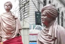 सिएटल के वेस्टलेक स्क्वायर में स्वामी विवेकानंद की पहली जीवन-आकार कांस्य प्रतिमा का अनावरण
