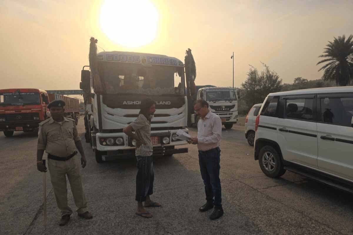 सड़क सुरक्षा पर सख्ती, चेकिंग अभियान में ₹1.04 लाख जुर्माना वसूला