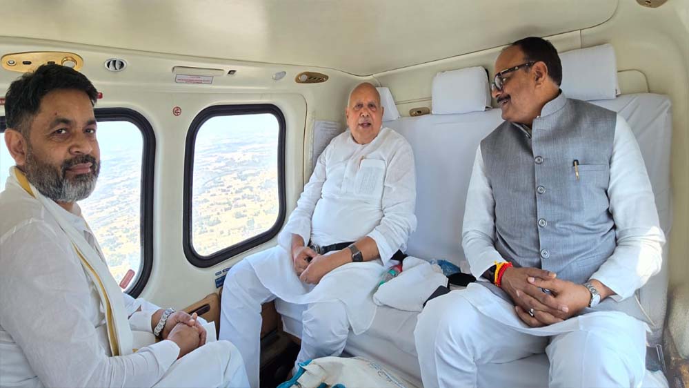 सीएम योगी के निर्देश पर उप मुख्यमंत्री व कृषि मंत्री ने किया हवाई सर्वे सीएम योगी के निर्देश पर उप मुख्यमंत्री व कृषि मंत्री ने किया हवाई सर्वे