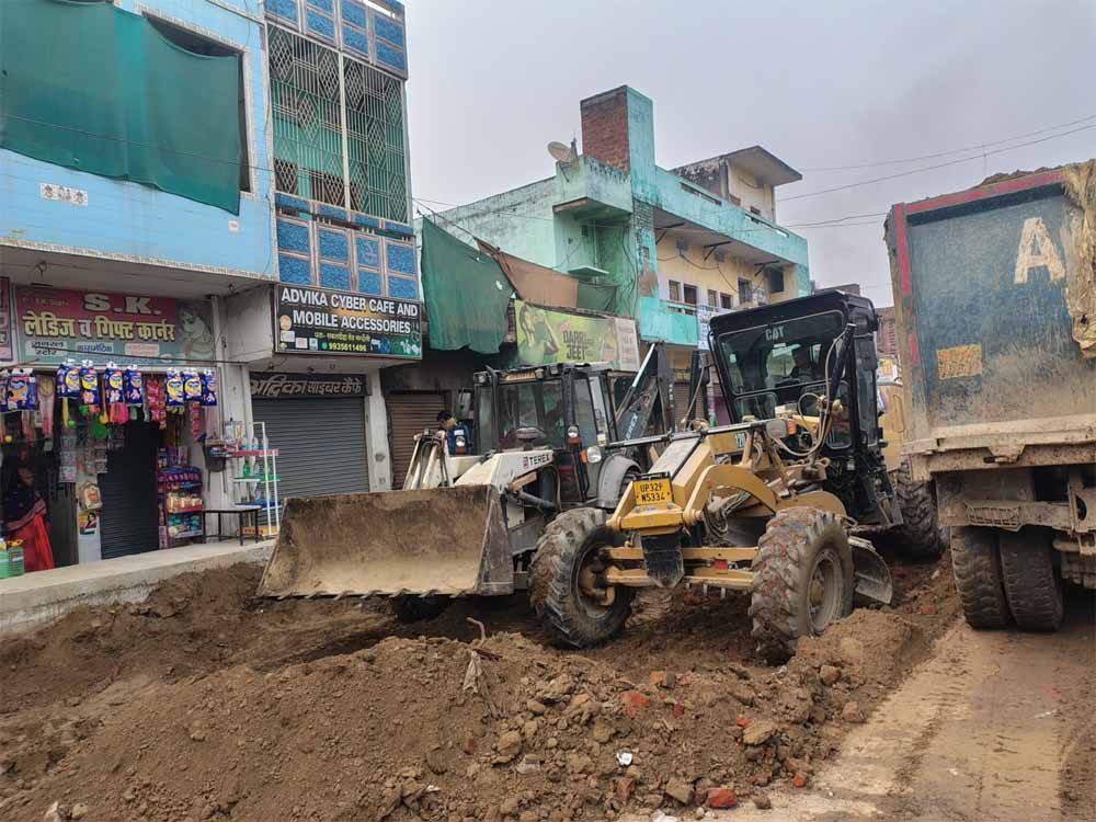 पंडित दीनदयाल उपाध्याय नगर में बुलडोजर एक्शन, जामा मस्जिद के पास 50 से ज्यादा अतिक्रमण ध्वस्त पंडित दीनदयाल उपाध्याय नगर में बुलडोजर एक्शन, जामा मस्जिद के पास 50 से ज्यादा अतिक्रमण ध्वस्त