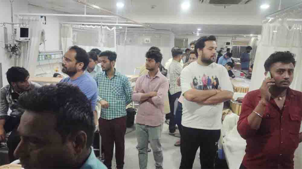 मेरठ के दौराला में जहरीली शराब का कहर, तीन लोगों की मौत से मचा हड़कंप मेरठ के दौराला में जहरीली शराब का कहर, तीन लोगों की मौत से मचा हड़कंप