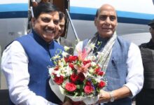 मुख्यमंत्री डॉ. यादव ने की केंद्रीय रक्षा मंत्री राजनाथ सिंह की आत्मीय अगवानी