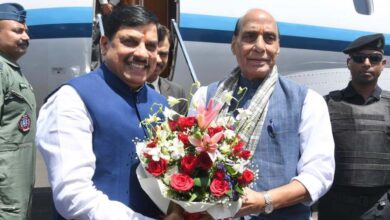 मुख्यमंत्री डॉ. यादव ने की केंद्रीय रक्षा मंत्री राजनाथ सिंह की आत्मीय अगवानी मुख्यमंत्री डॉ. यादव ने की केंद्रीय रक्षा मंत्री राजनाथ सिंह की आत्मीय अगवानी