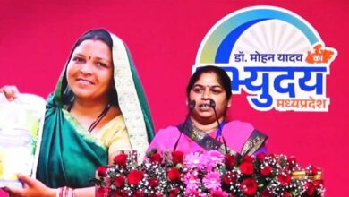 नारी शक्ति वंदन-हौसलों की उड़ान: हवाई जहाज़ से उड़ान भरने वाली गांव की पहली बहू मीनाक्षी