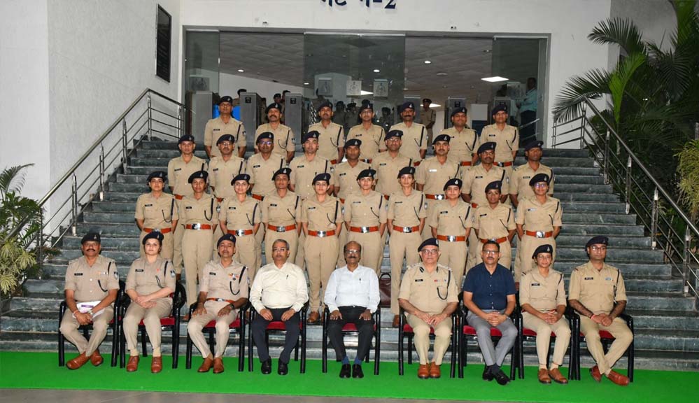 निष्पक्षता, ईमानदारी एवं संवेदनशीलता ही पुलिस अधिकारी की पहचान : पुलिस महानिदेशक मकवाणा